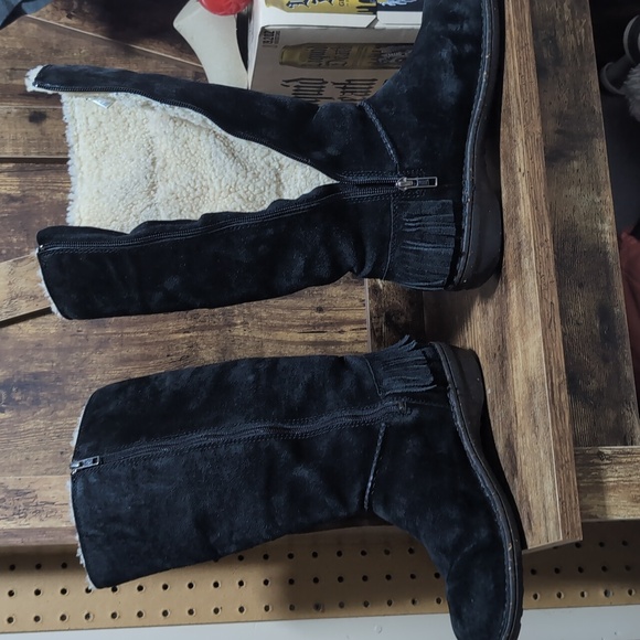 UGG Australia DeSoto Black Tall Boots. Like New - Picture 3 of 4